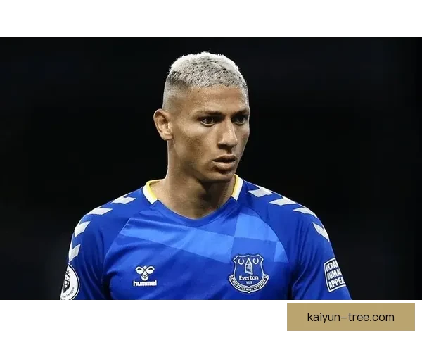 理查利森在埃弗顿时代的表现稳健，继续为球队贡献力量