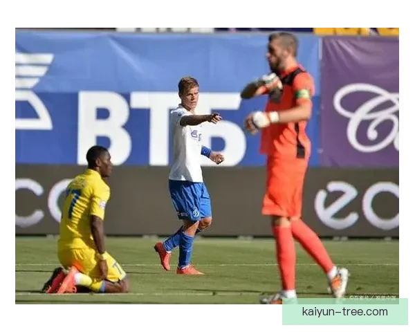 伊萨克与队友默契配合，进攻端表现稳健